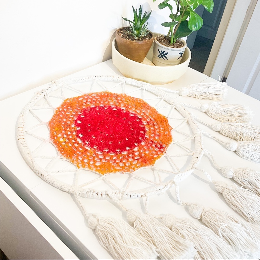 Large VINTAGE White Crocheted Dreamcatcher - Picture 6 of 10